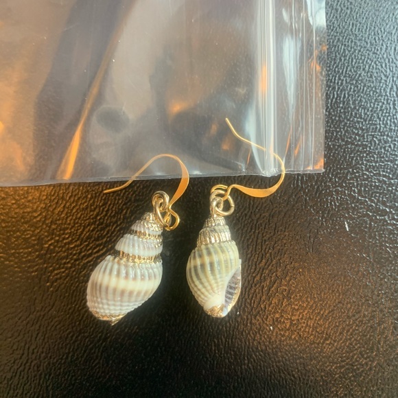 Seashell earrings - Picture 2 of 2